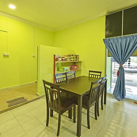 Oyo 90551 Zn Mix Homestay & Roomstay Kampung Raja Екстериор снимка