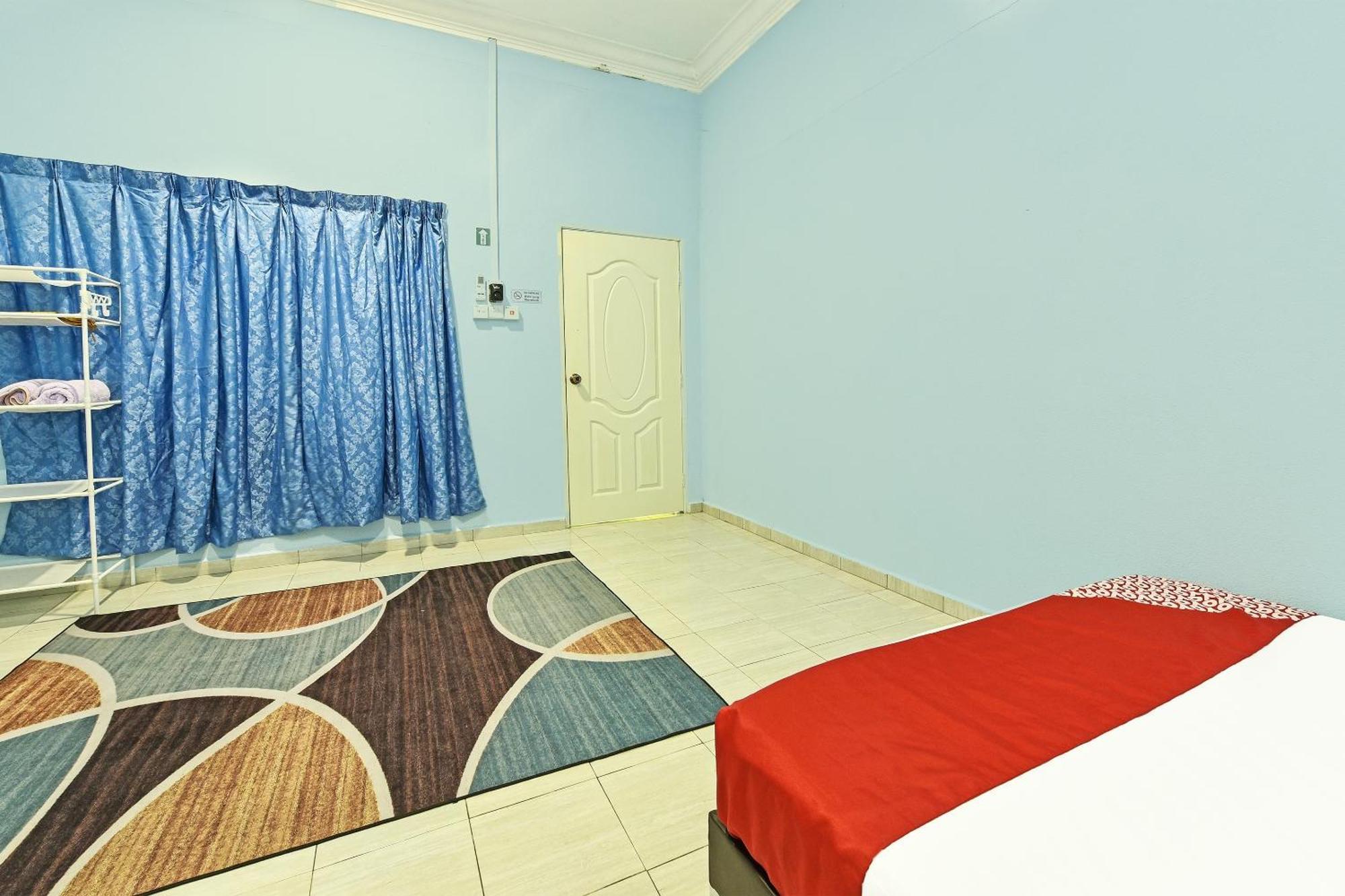 Oyo 90551 Zn Mix Homestay & Roomstay Kampung Raja Екстериор снимка