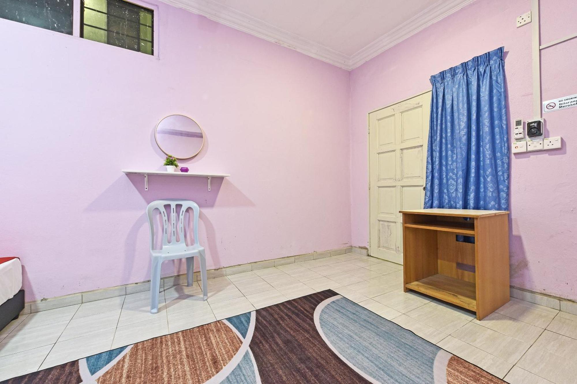 Oyo 90551 Zn Mix Homestay & Roomstay Kampung Raja Екстериор снимка