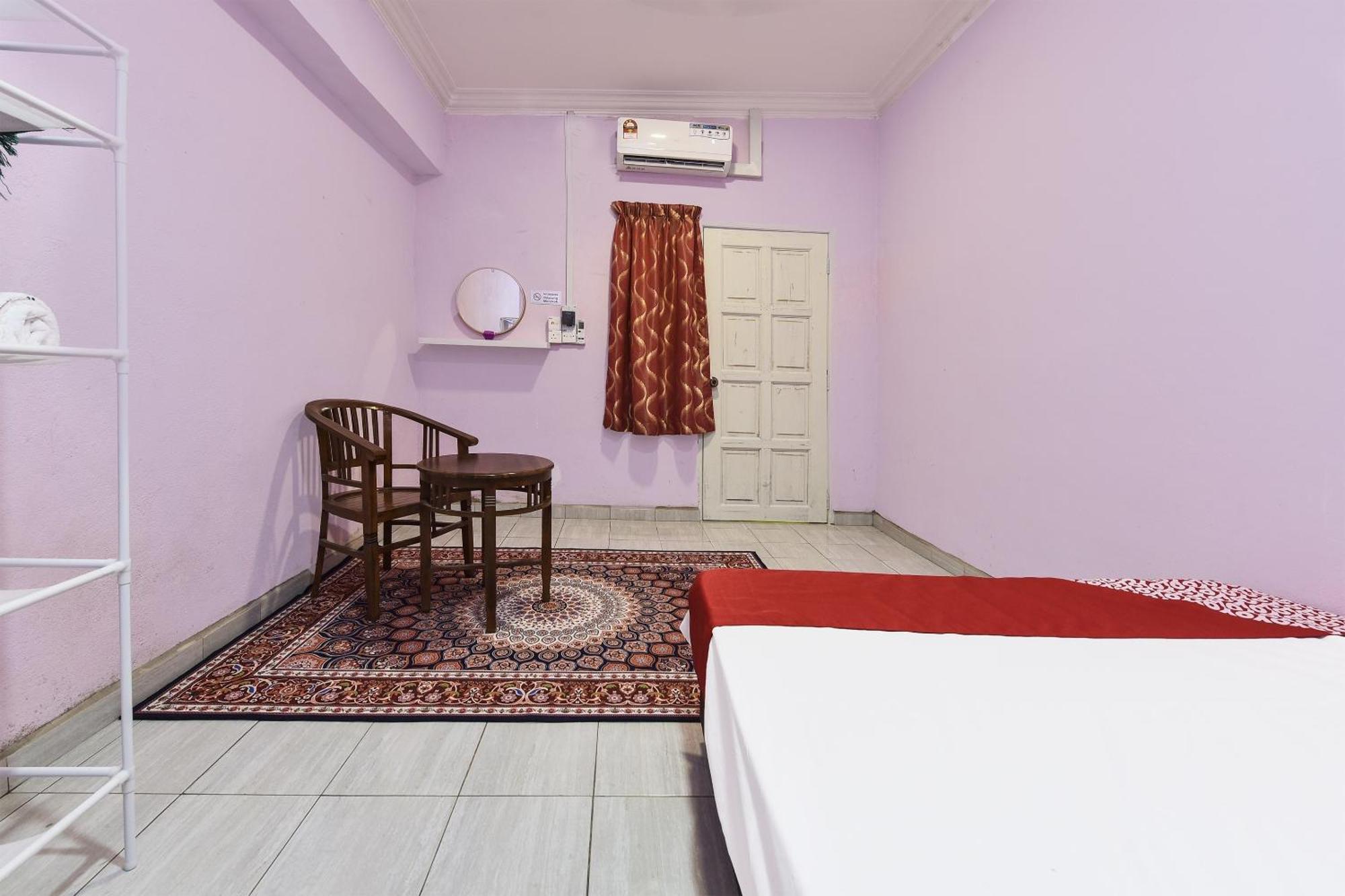 Oyo 90551 Zn Mix Homestay & Roomstay Kampung Raja Екстериор снимка