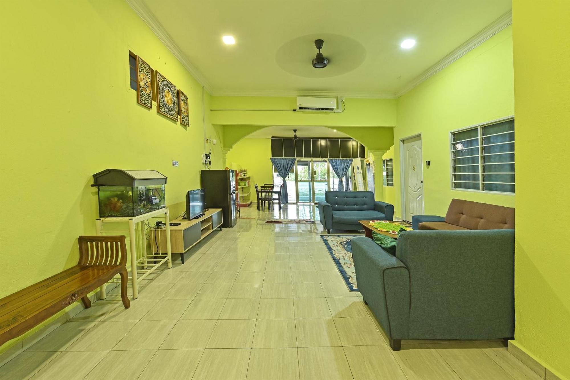 Oyo 90551 Zn Mix Homestay & Roomstay Kampung Raja Екстериор снимка