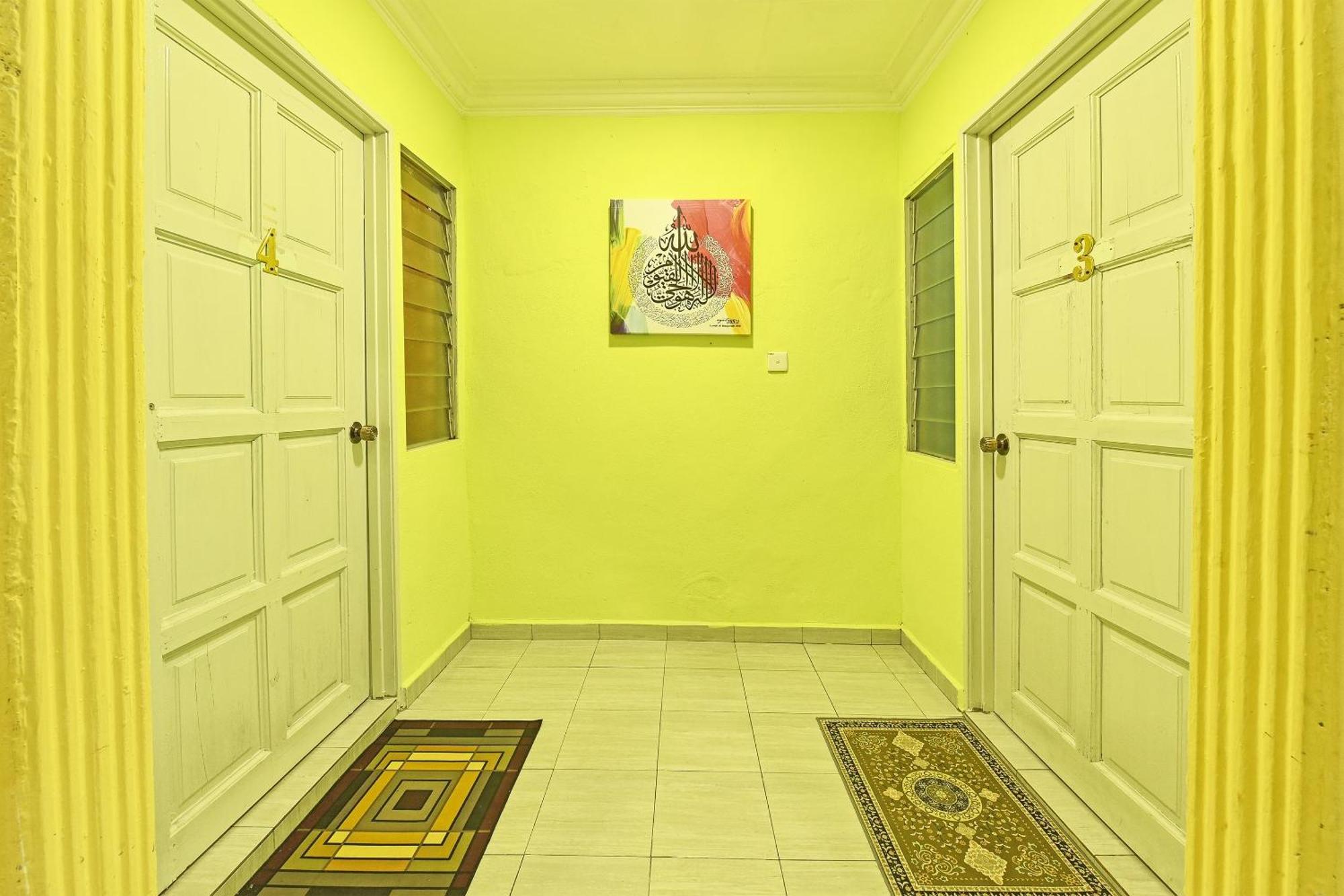Oyo 90551 Zn Mix Homestay & Roomstay Kampung Raja Екстериор снимка